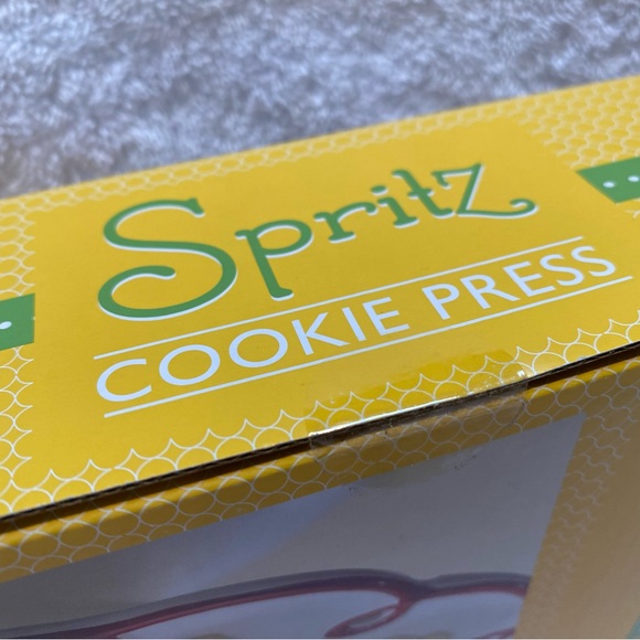 New & Sealed Nordic Ware Spritz Cookie Press. Create Beautifully Shaped Cookies. - Picture 5 of 7
